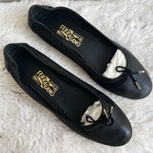 SALVATORE FERRAGAMO Black Leather Lamb Ballet Bow Flats Sz. 9.5